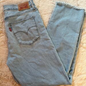 Women’s Levi’s Stretchy Sculpting Jeans High Rise Cropped  Sz30